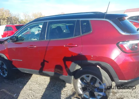 2022 Jeep Compass Limited 4X4 z USA, uszkodzony, nr VIN 3C4NJDCB5NT115100